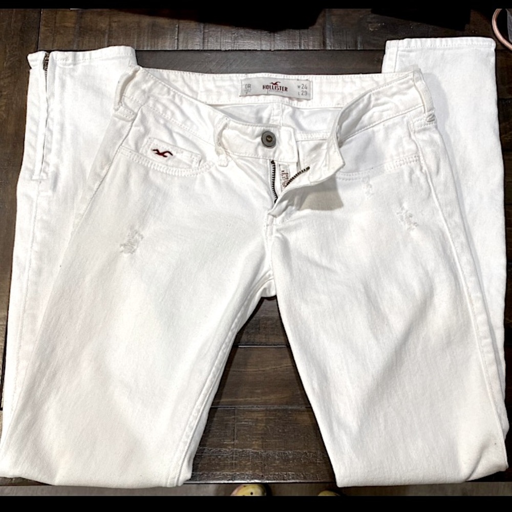 🤍✨HOLLISTER white low rise skinny jeggings✨🤍